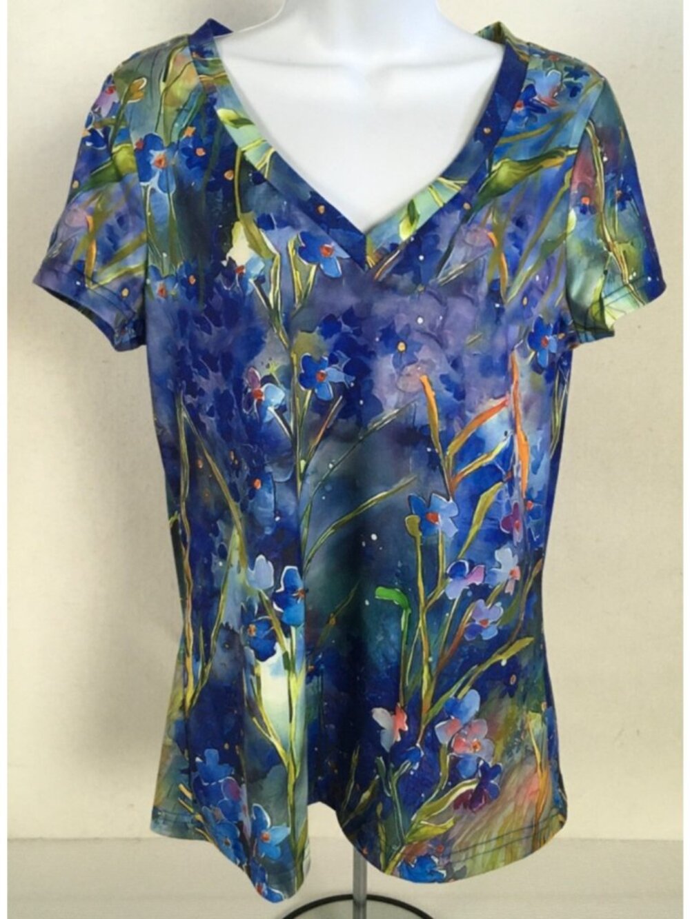 Just Fashion Now Top Women Size S Blue Green Purple Floral V neck Short Sleeves